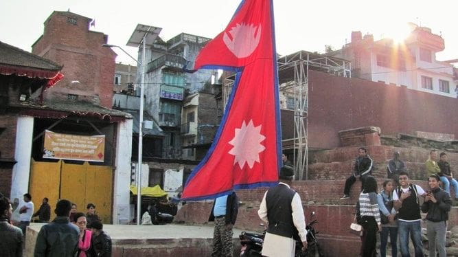la bandera de Nepal no es rectangular